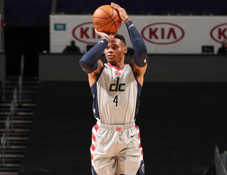 关于清晨洛杉矶快船调整名单以备社区盾，更衣室发声环节打磨，管理层满意，年轻球员得到机会的信息